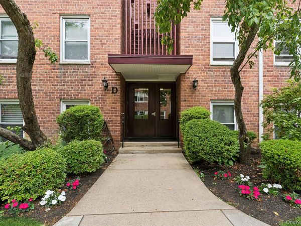 61 Maine Avenue , Unit D12, Rockville Centre, NY 11570