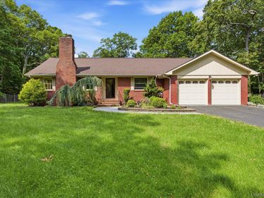 42 Cliff Road , Port Jefferson, NY 11777