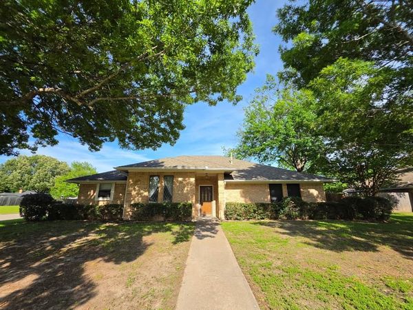 10501 Oak Creek Drive , Greenville, TX 75402