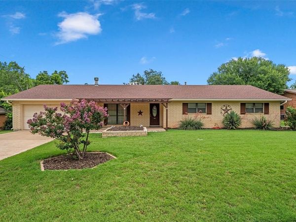 733 Arliss Drive , Woodway, TX 76712