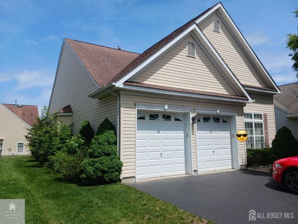 6 Holly Manor Court , Helmetta, NJ 08828