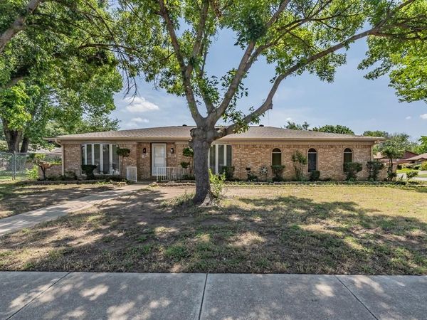 2863 Hitson Lane , Fort Worth, TX 76112