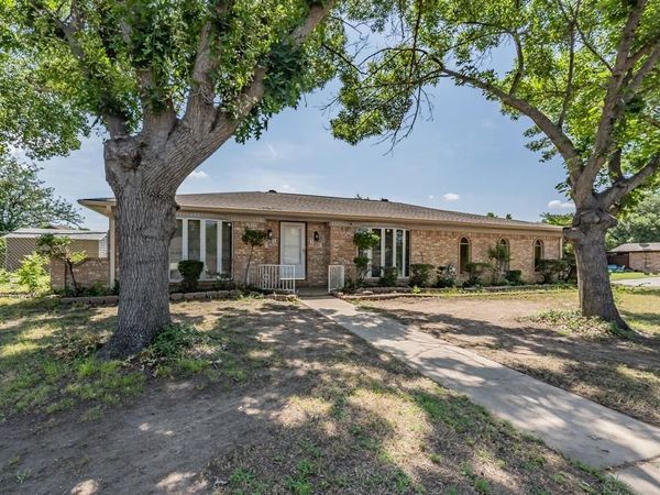 2863 Hitson Lane, Fort Worth, TX 76112