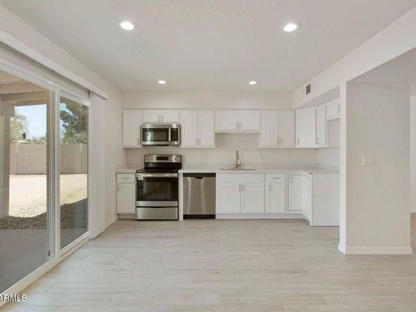 3316 E HELENA Drive, Phoenix, AZ 85032