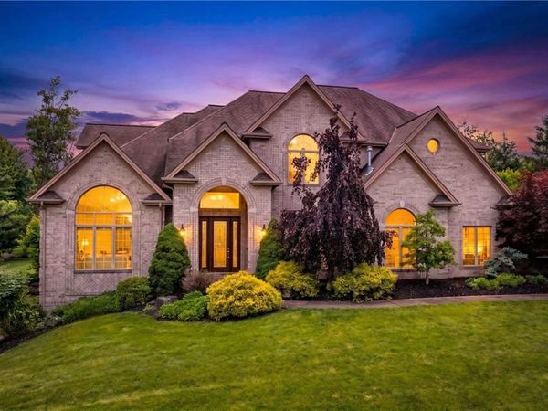 2114 N Villa Ct , Gibsonia, PA 15044