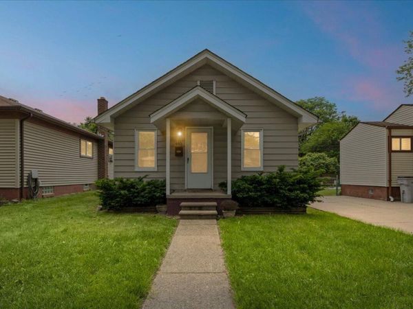 445 W Milton Avenue, Hazel Park, MI 48030