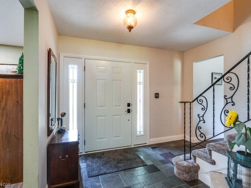 339 S Park Drive, Aurora, OH 44202 Photo 3