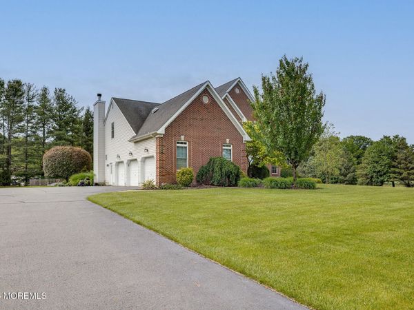 2 Dellaira Court, Wrightstown, NJ 08562