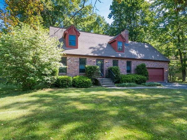 13 Carillon Cir, Easthampton, MA 01027