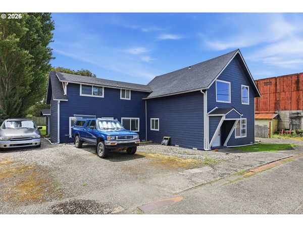 100 COMMERCIAL AVE, Gardiner, OR 97441