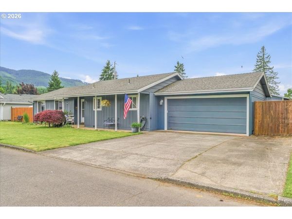 1135 SW 1ST AVE, Mill City, OR 97360