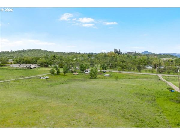 963 STEVENS RD, Eagle Point, OR 97524