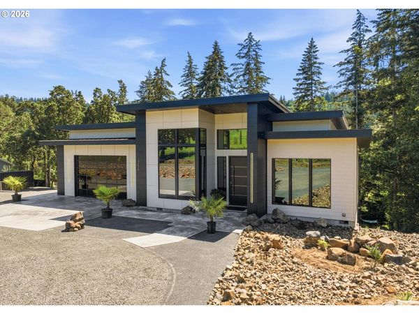 17526 ABIQUA NE RD, Silverton, OR 97381