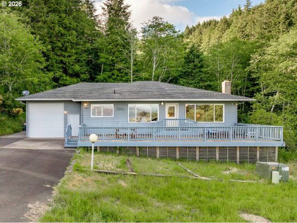 302 HOLLY AVE, Garibaldi, OR 97118