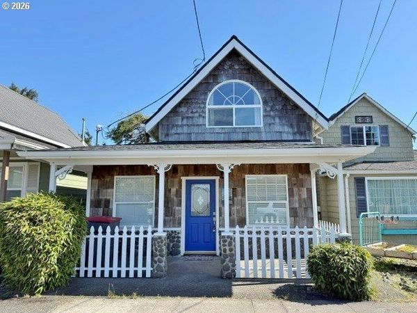719 12TH AVE, Seaside, OR 97138