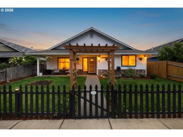 127 SW VICKI LN, Grants Pass, OR 97526