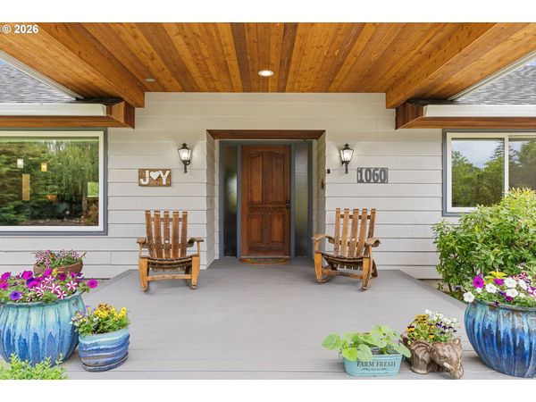 1060 S PARK ST, Carlton, OR 97111