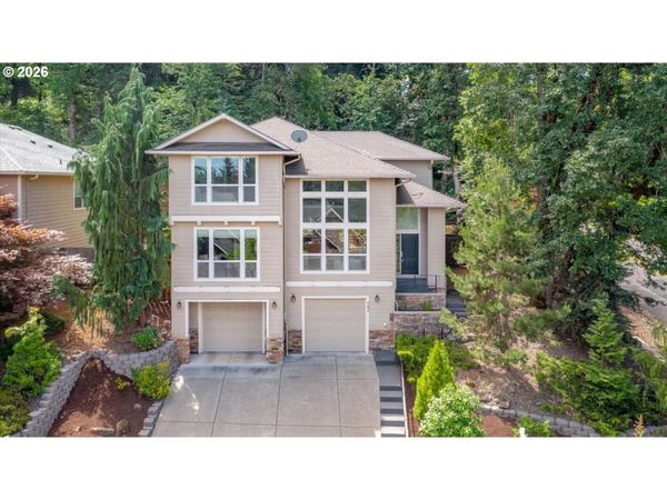 402 LA CRESTA SE DR, Salem, OR 97306