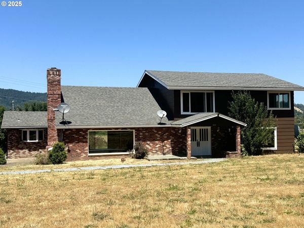 4848 TILLER TRAIL HWY, Canyonville, OR 97417