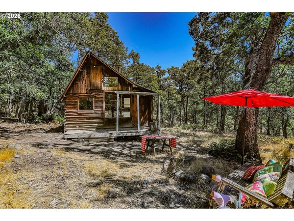 2300 DRY CREEK RD, Mosier, OR 97040
