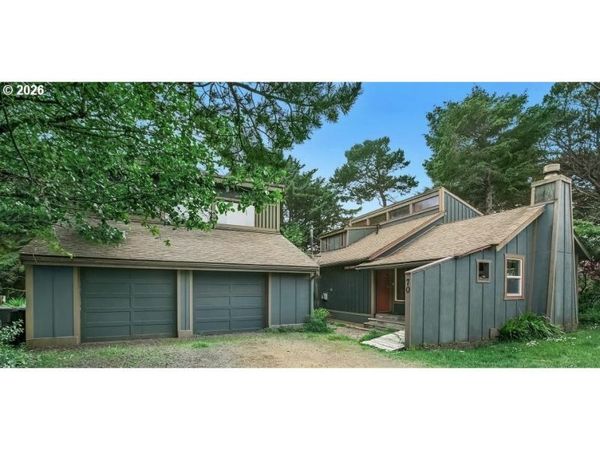 70 NW KNOXVILLE ST, Yachats, OR 97498