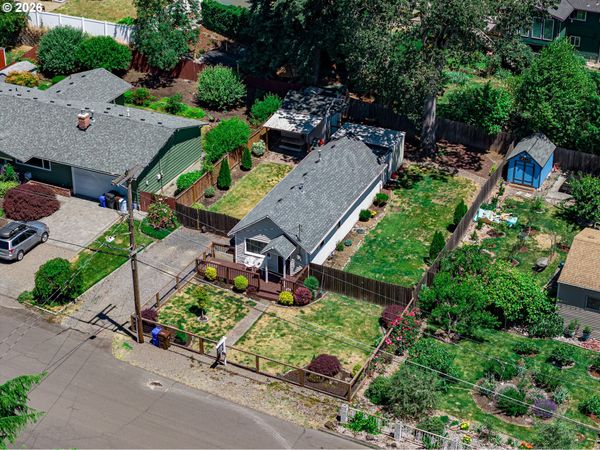 1055 COLUMBIA AVE, Gladstone, OR 97027