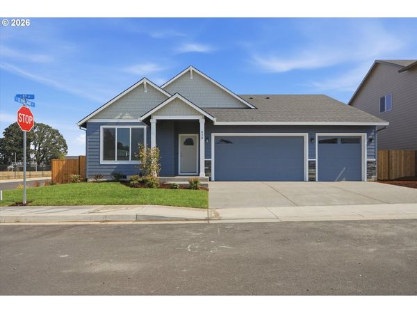619 S 5th ST, Carlton, OR 97111