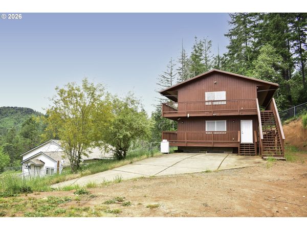 321 N FRONTAGE RD, Wolf Creek, OR 97497