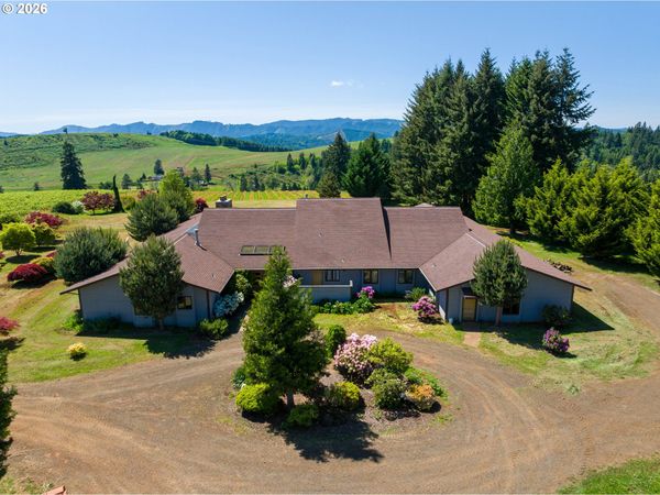 1488 RED HILL RD, Oakland, OR 97462