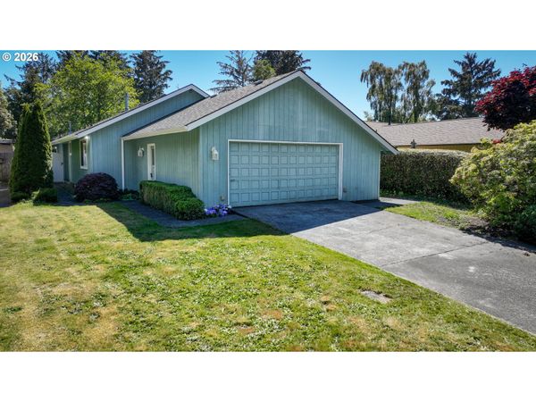 33666 CULLABY LAKE LN, Warrenton, OR 97146