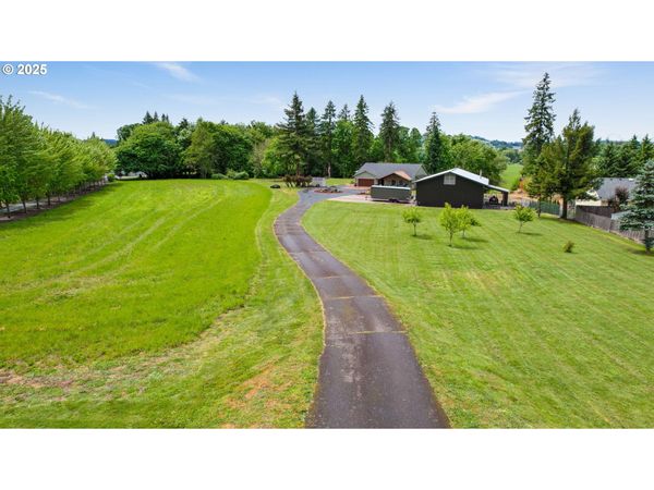 801 S PARK ST, Carlton, OR 97111