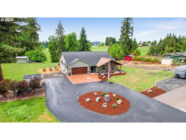 801 S PARK ST, Carlton, OR 97111