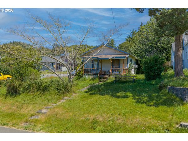 692 N ELLIOTT ST, Coquille, OR 97423