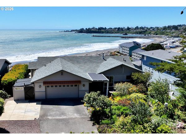 15954 SHORT WAY, Brookings, OR 97415