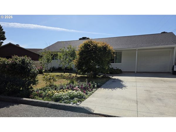 30404 HILLSIDE TER, Gold Beach, OR 97444