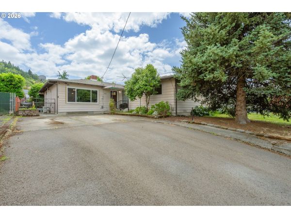 2843 W SANDERS AVE, Roseburg, OR 97471