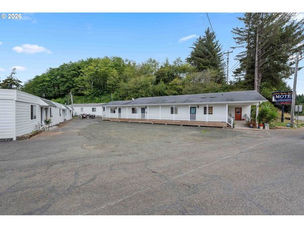 265 8TH ST, Winchester Bay, OR 97467