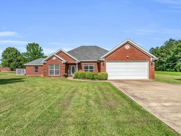 2088 Wolfe, Columbus, MS 39705