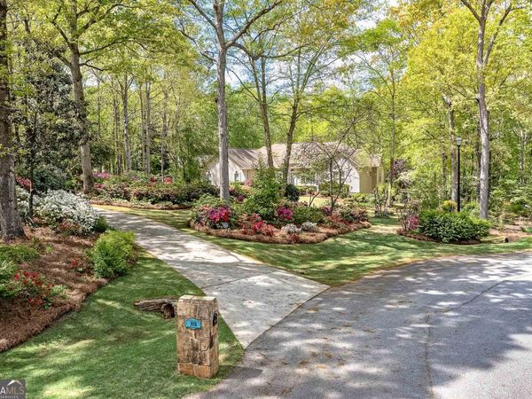 215 Oakwood Lakes Drive, Hampton, GA 30228