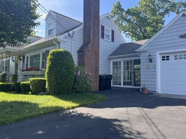 6 Hilltop Road, Dartmouth, MA 02747