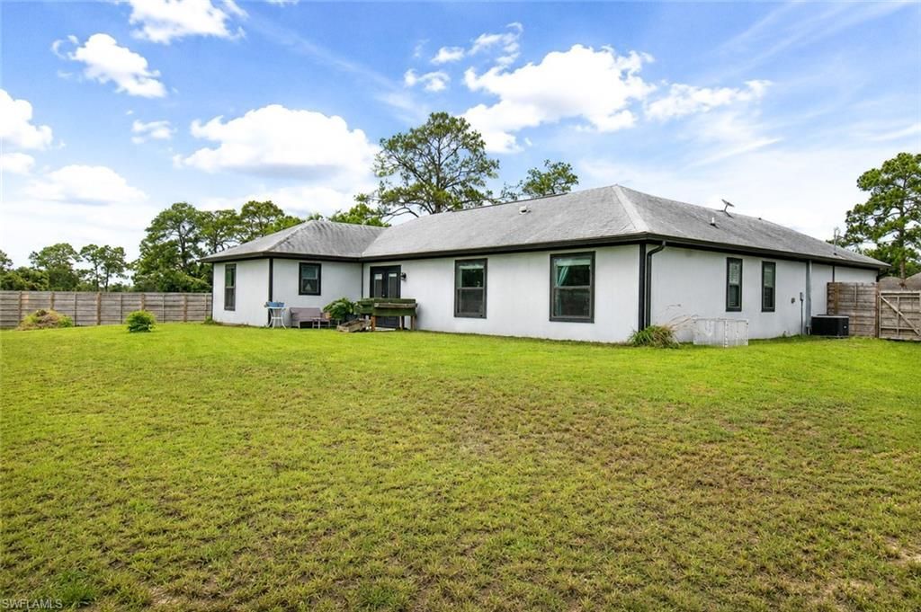 5013 Dania Cir , Labelle, FL 33935 Photo