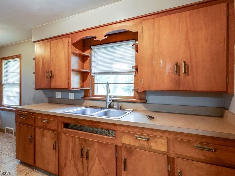 251 E 286th Street, Willowick, OH 44095 Photo 13