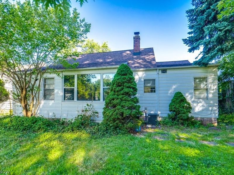 251 E 286th Street, Willowick, OH 44095 Photo 4