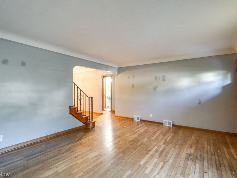 251 E 286th Street, Willowick, OH 44095 Photo 8