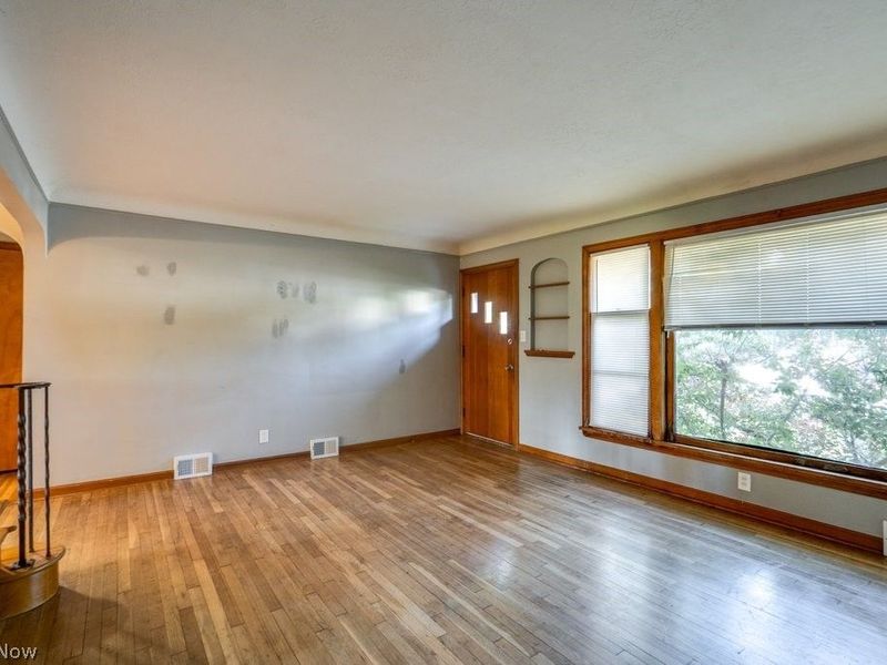 251 E 286th Street, Willowick, OH 44095 Photo 9