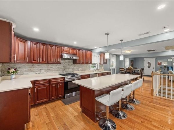 33 Prince St, Brockton, MA 02302