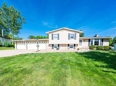 7308 Lake O Springs Avenue NW, North Canton, OH 44720