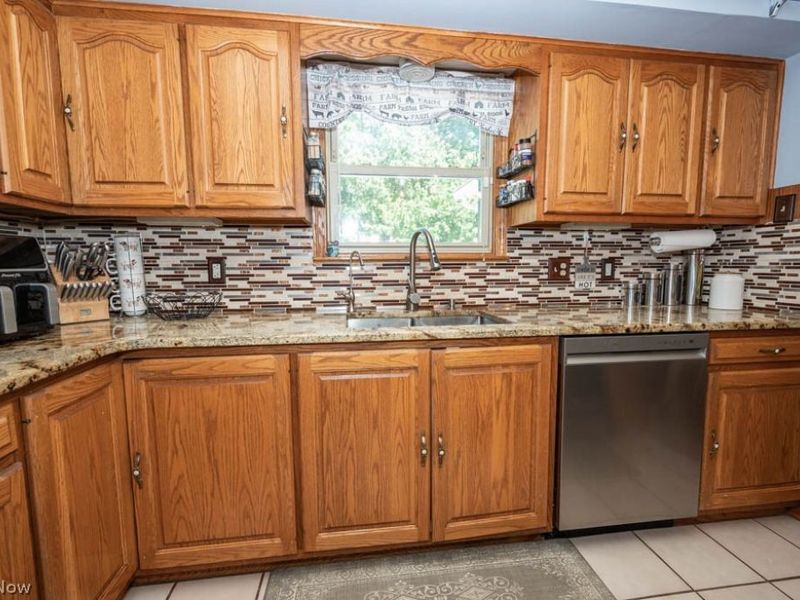 7308 Lake O Springs Avenue NW, North Canton, OH 44720 Photo 8