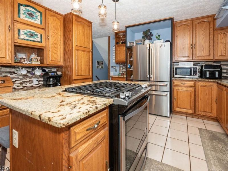 7308 Lake O Springs Avenue NW, North Canton, OH 44720 Photo 9