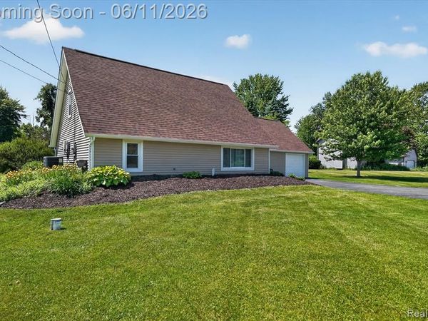 5464 E Maple Avenue, Grand Blanc Twp, MI 48439